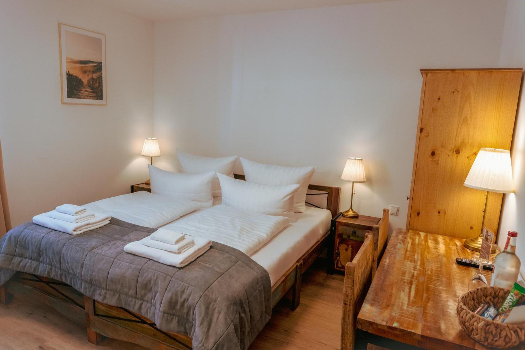 גאגנאו Landhotel Engel & Kreuz מראה חיצוני תמונה