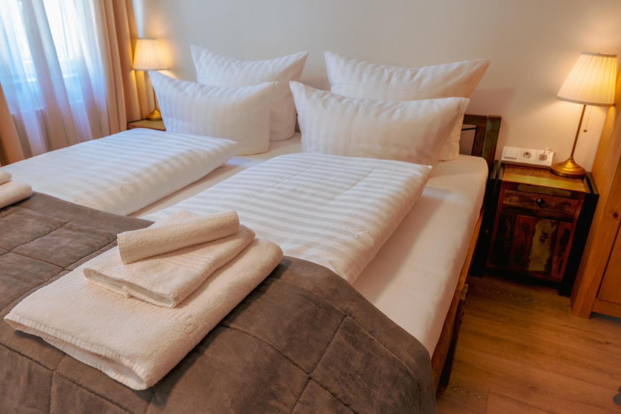 גאגנאו Landhotel Engel & Kreuz מראה חיצוני תמונה