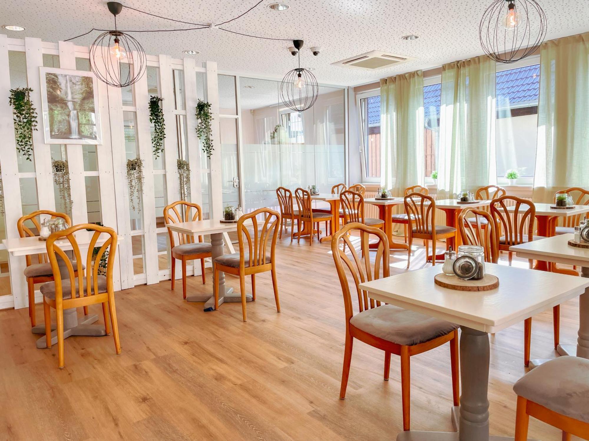 גאגנאו Landhotel Engel & Kreuz מראה חיצוני תמונה